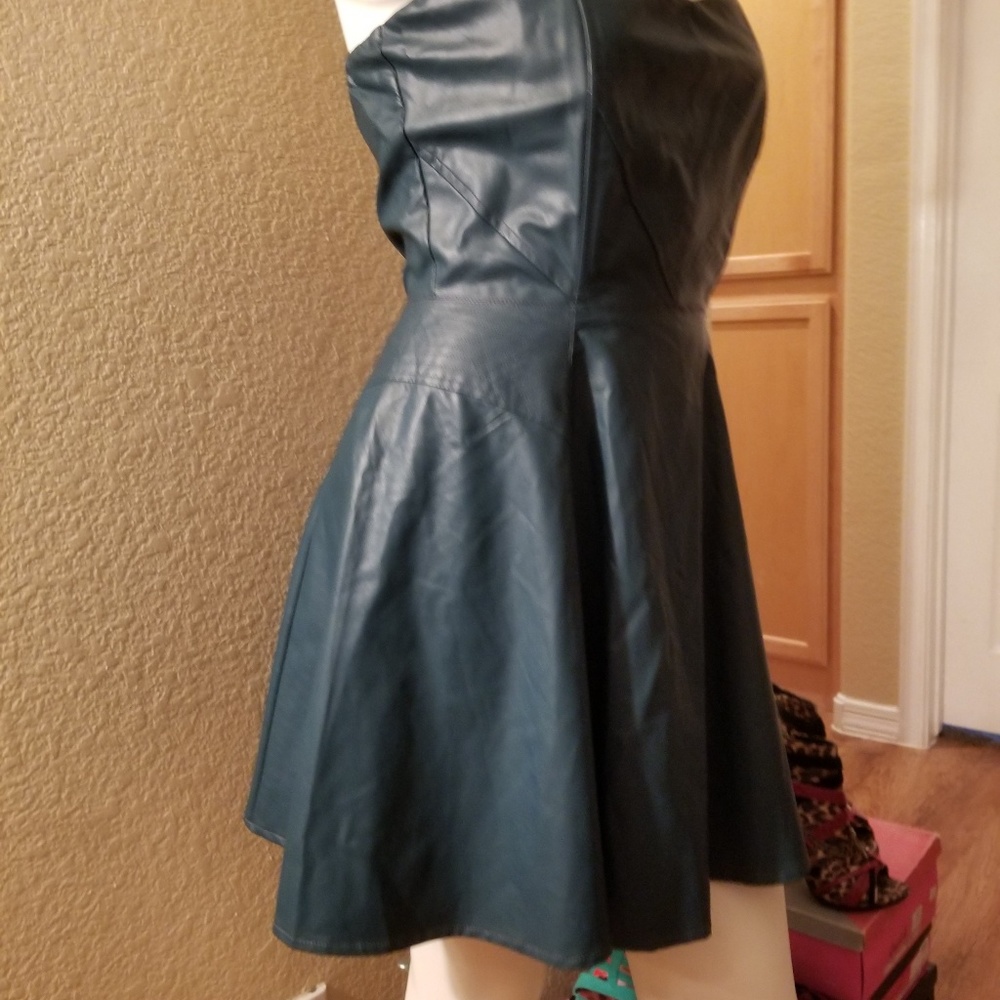 Dress - Picture 3 of 5